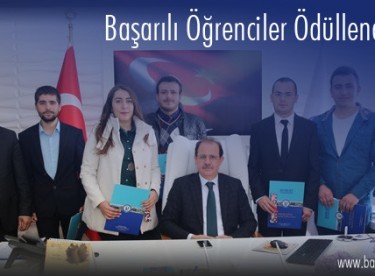 Başarılı Öğrenciler Ödüllendirildi