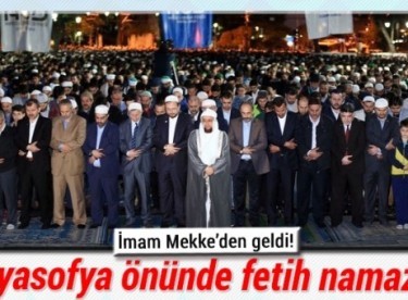 Ayasofya önünde fetih namazı