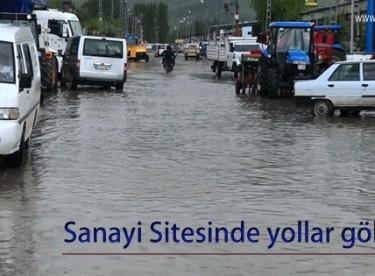 Sanayi Sitesinde yollar göl oldu