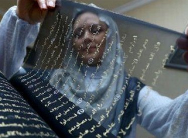 Kuran’ı eliyle ipeğin üzerine işledi