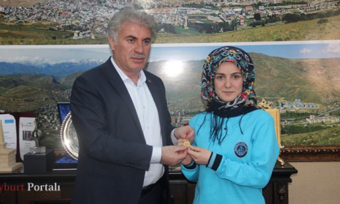 Başarı Altınla Ödüllendirildi