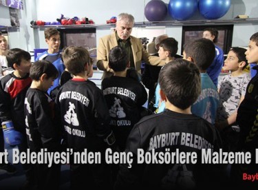 Bayburt Belediyesi’nden Genç Boksörlere Malzeme Desteği