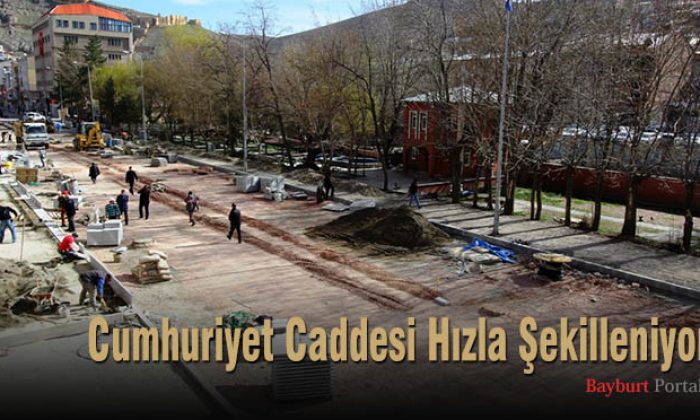 Cumhuriyet Caddesi Hızla Şekilleniyor