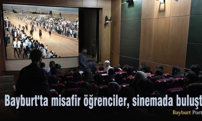 Bayburt’ta misafir öğrenciler, sinemada buluştu