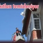 Buz sarkıtları temizleniyor – Bayburt Portalı