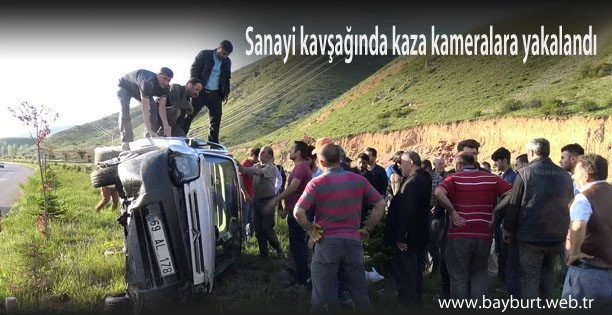 Sanayi kavşağında kaza kameralara yakalandı – Bayburt Portalı – Bayburt Haberleri, Son Dakika Bayburt Web Haber Sitesi