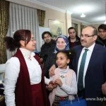 Gocmenlerle yemekte bulusuldu 7 – Bayburt Portalı