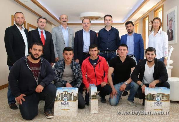 Şampiyon Güreşçiler Ödüllendirildi