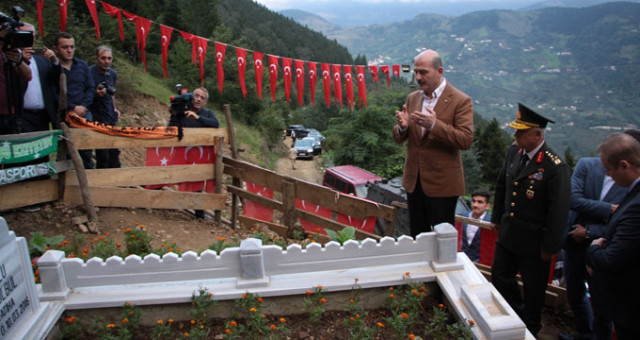 bakan soylu eren bulbulun kabrindeyken silah sesleri yukseldi – Bayburt Portalı