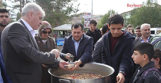 Bayburt Belediyesi’nden Aşure İkramı
