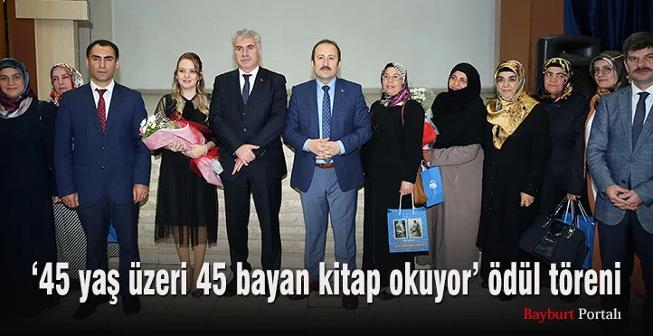 45 yaş üzeri 45 bayan kitap okuyor