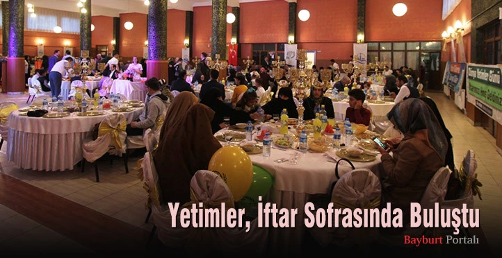 Yetimler için iftar sofrası