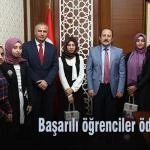 Basarili ogrenciler odullendirildi – Bayburt Portalı