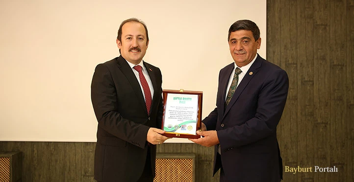 Vali Pehlivan’a, ‘Çiftçi Dostu Vali’ plaketi