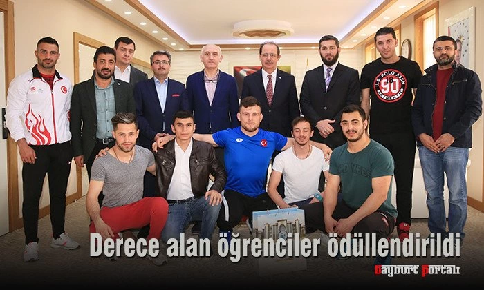 Derece alan öğrenciler ödüllendirildi