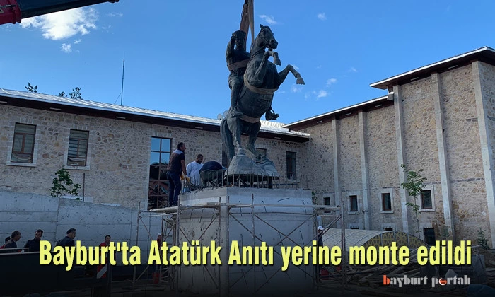 Bayburt’ta Atatürk Anıtı yerine monte edildi