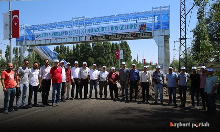 Bayburt Üniversitesi personeli, Malazgirt Zaferi kutlamalarına katıldı