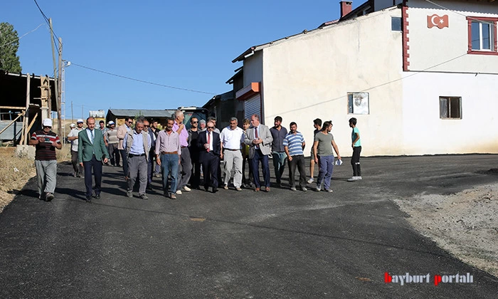 Vali Cüneyt Epcim, Danışment Köyü’nde asfalt çalışmalarını inceledi