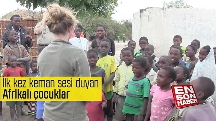 İlk kez keman sesi duyan Afrikalı çocuklar