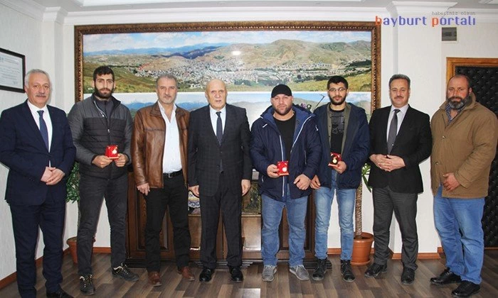 Bayburt Belediyesi, Demir Bilekleri altınla ödüllendirdi