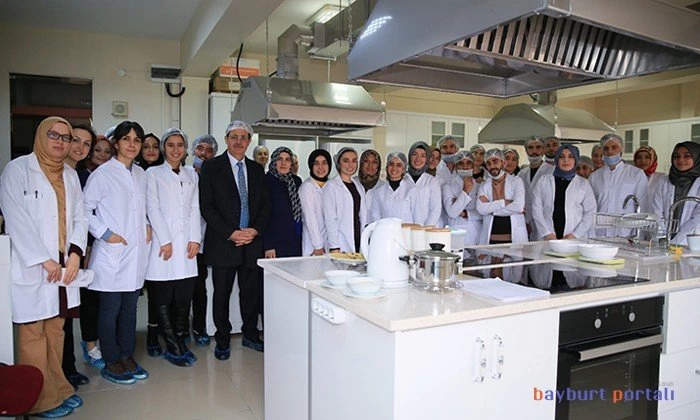 ‘Beslenme İlkeleri’ dersinde ürün kalorileri hesaplandı