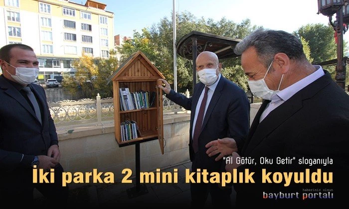 Bayburt’ta iki parka 2 mini kitaplık koyuldu