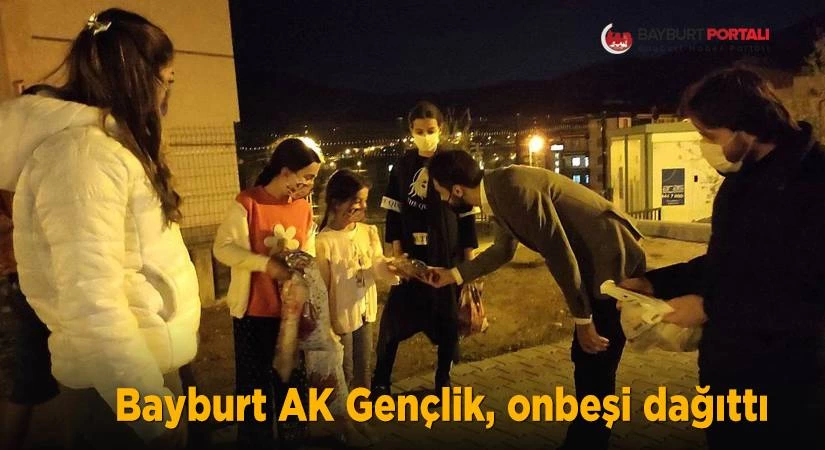 Bayburt AK Gençlik, onbeşi dağıttı