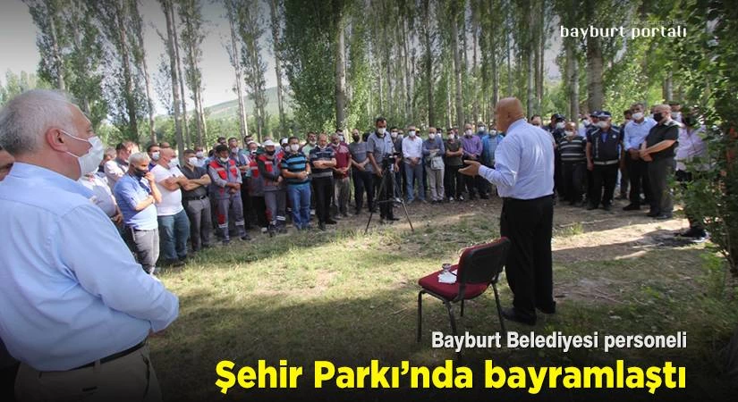 Bayburt Belediyesi personeli, Şehir Parkı’nda bayramlaştı