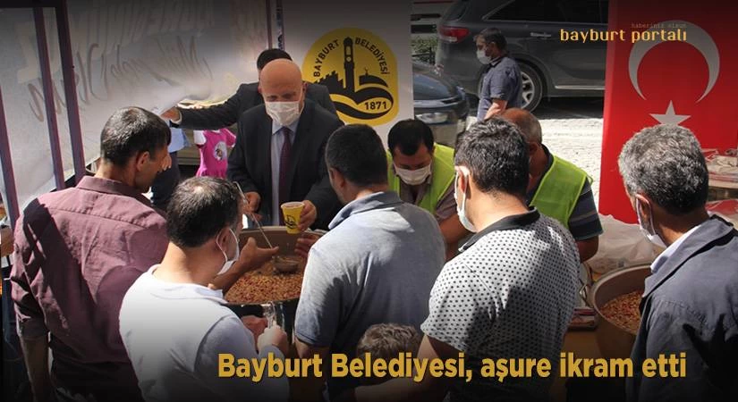 Bayburt Belediyesi, aşure ikram etti