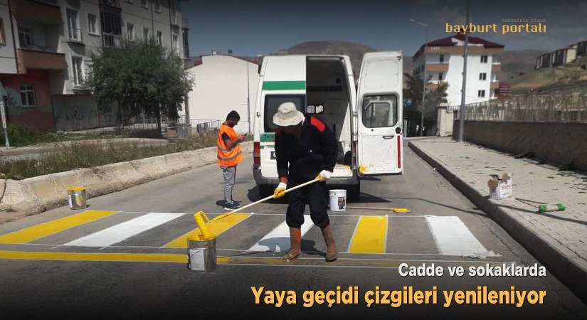 Bayburt sokaklarında yaya geçidi çizgileri yenileniyor