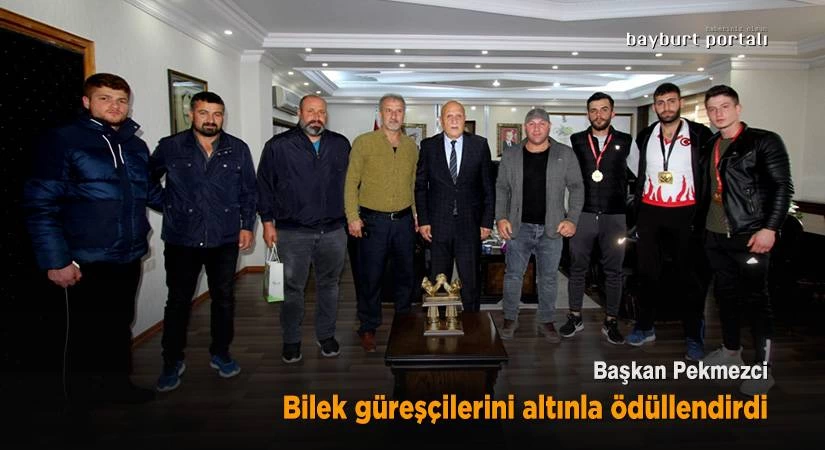 Başkan Pekmezci, bilek güreşçilerini altınla ödüllendirdi