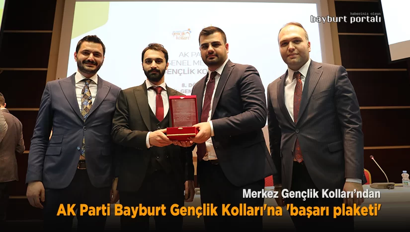 AK Parti Bayburt Gençlik Kolları’na ‘başarı plaketi’