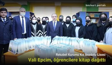 Vali Epcim Kiz Anadolu Lisesi nde ogrencilere kitap dagitti – Bayburt Portalı