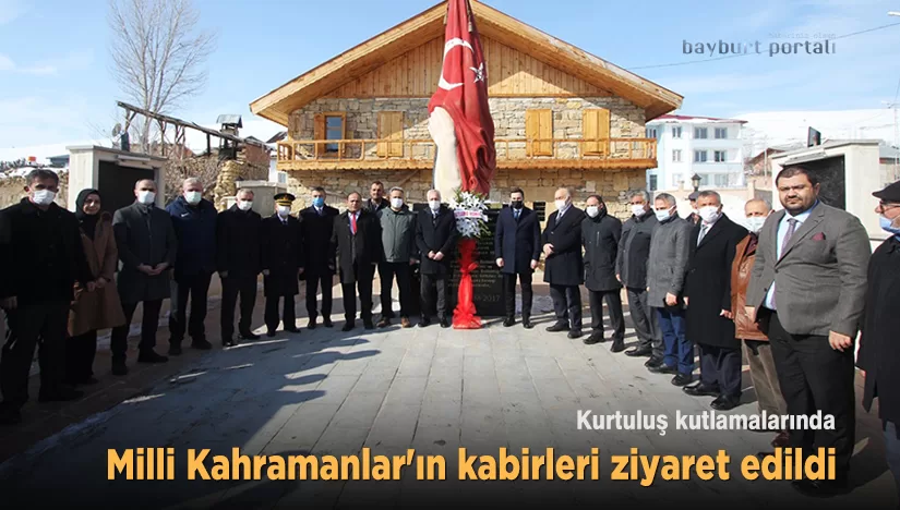 Kurtuluş kutlamalarında Milli Kahramanlar’ın kabirleri ziyaret edildi