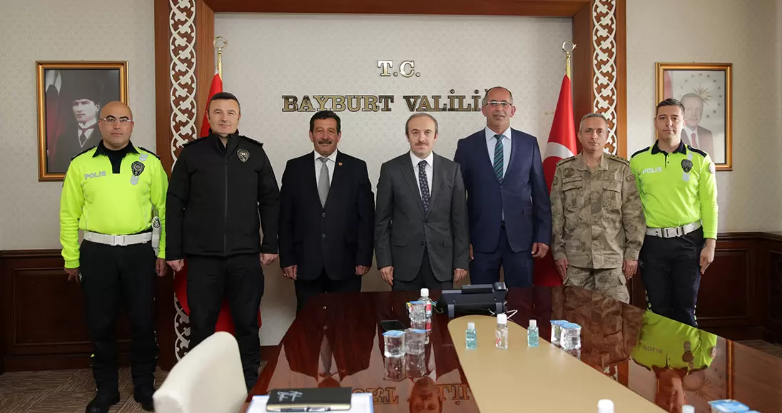 Bayburtta yilin soforu Recep Erkut Topala plaketi takdim edildi 12 – Bayburt Portalı