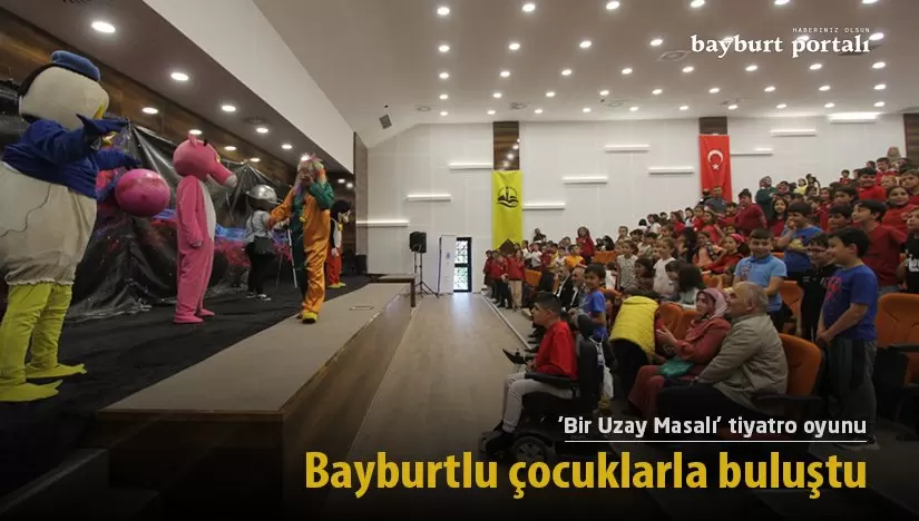 ‘Bir Uzay Masalı’ tiyatro oyunu Bayburtlu çocuklarla buluştu