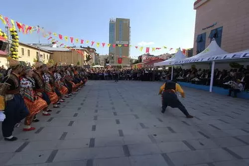 26. Bayburt Dede Korkut Solenleri sehir merkezinde coskuyla basladi 2 – Bayburt Portalı