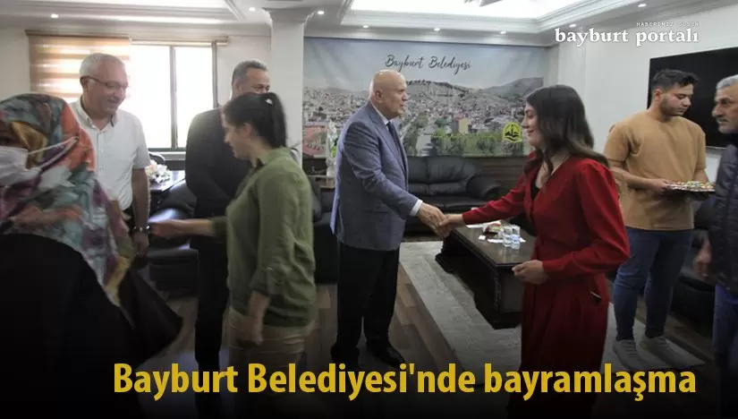 Bayburt Belediyesi’nde personel ile bayramlaşma heyecanı