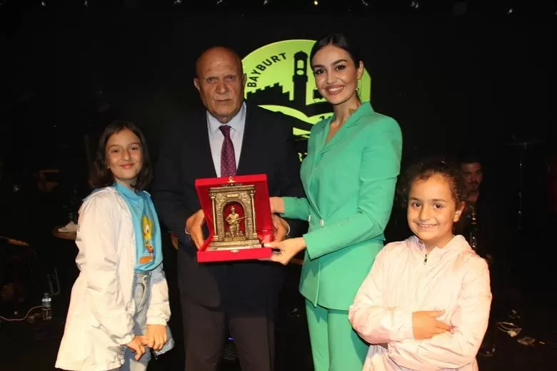 Bayburtta solenlerin birinci gununde Elif Buse Dogan ruzgari 5 – Bayburt Portalı