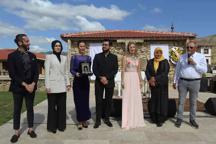 Burcu Soysev Bayburtlulari buyuledi 1 – Bayburt Portalı