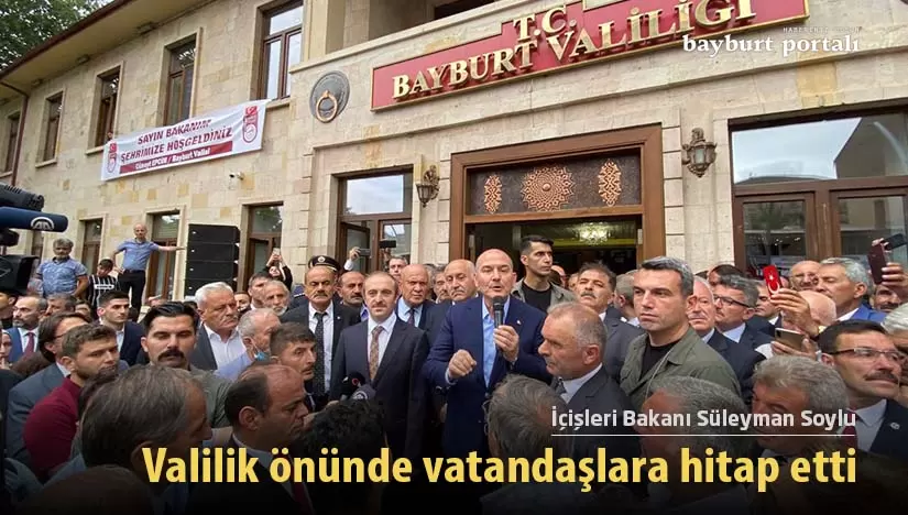 Süleyman Soylu, Bayburt Valiliği önünde vatandaşlara hitap etti