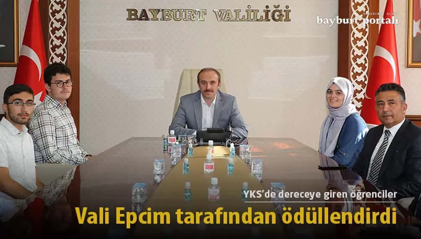 Vali Epcim, Bayburt’tan YKS’de dereceye giren öğrencileri ödüllendirdi