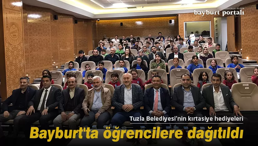 Bayburt’ta öğrencilere Tuzla Belediyesi’nin kırtasiye hediyeleri dağıtıldı