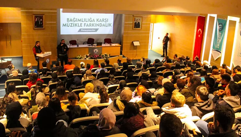 Bayburt Emniyeti’nden ‘Narko-Gençlik’ bilgilendirme faaliyetleri