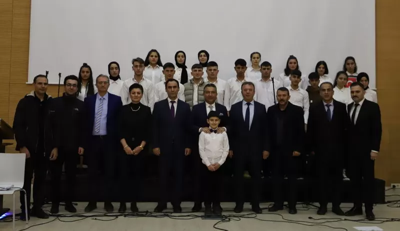 Bayburtta lise ogrencilerinden Turk Sanat Muzigi Konseri 1 – Bayburt Portalı