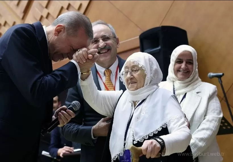 Kenan Yavuza odulunu Cumhurbaskani Erdogan verdi 1 – Bayburt Portalı
