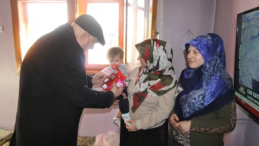 Bayburt’a gelen depremzedelere Başkan Pekmezci’den ziyaret
