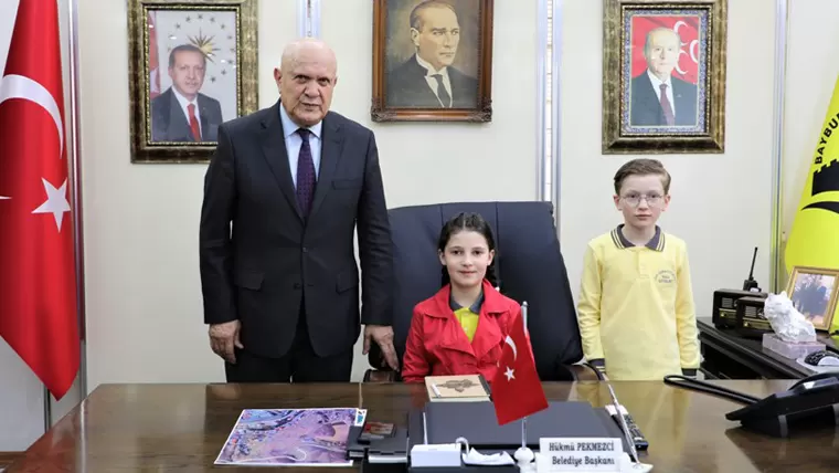 Başkan Pekmezci, makamı çocuklara devretti