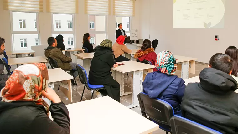 Bayburt Üniversitesi’nden afetzede ailelere seminer ve çocuk etkinliği