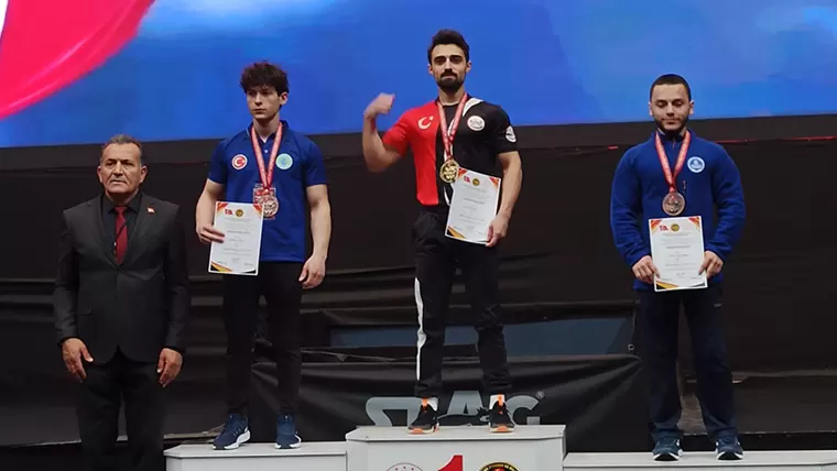 Türkiye Şampiyonu Enes Talha Ay, bilek güreşinde ülkemizi temsil edecek